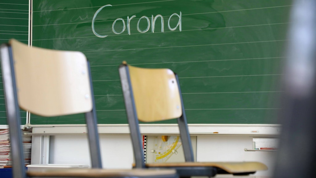 Ein leeres Klassenzimmer.