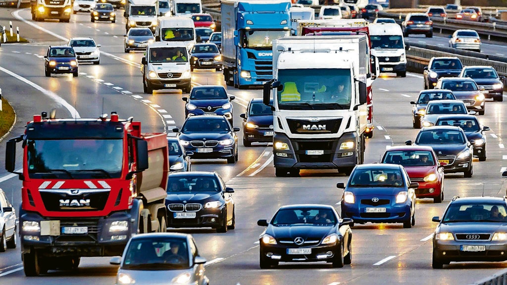 Autos auf der Autobahn.