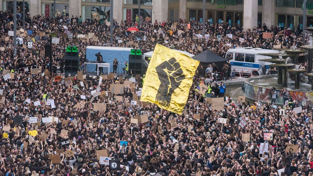 „Black Lives Matter“-Demo für George Floyd auf dem Alexanderplatz.