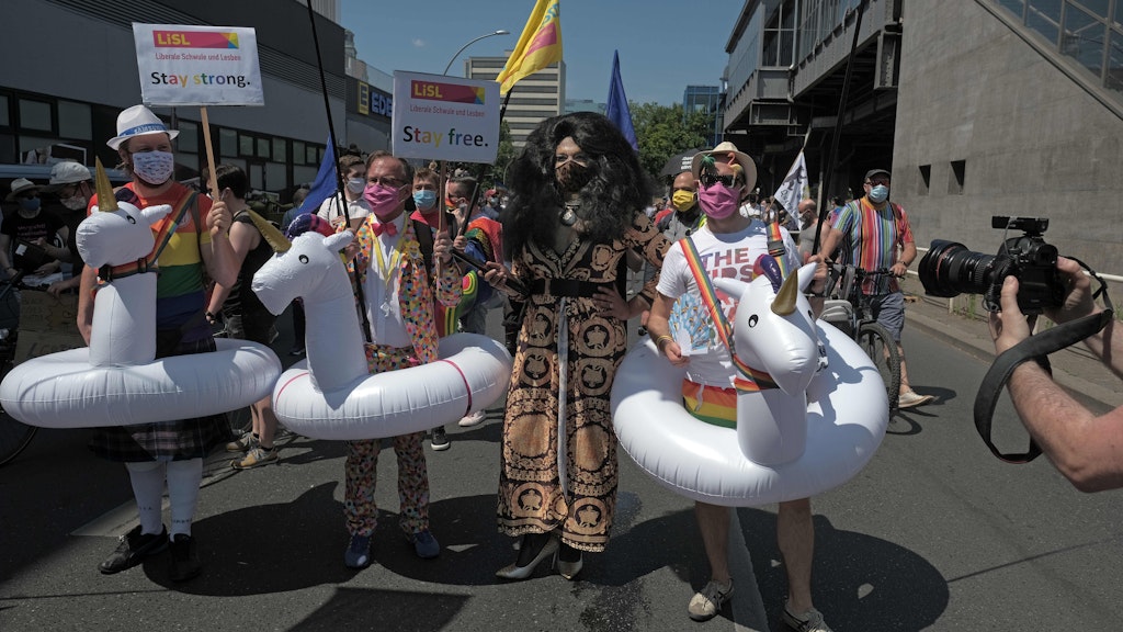Teilnehmer der „Pride Berlin: Save our Community, Save our Pride“.
