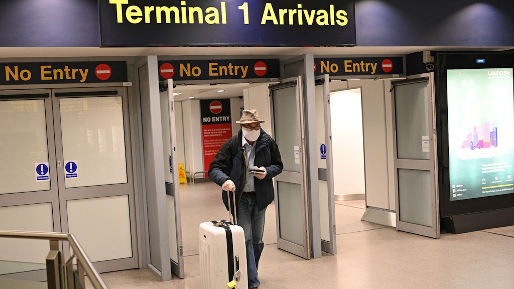 Passagier am Manchester Airport.