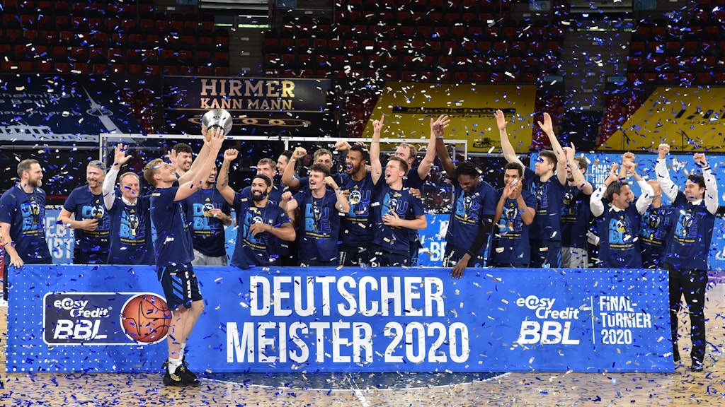 So sehen Sieger aus: das Team von Alba Berlin.