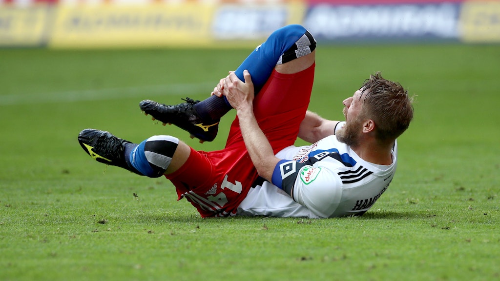 Der Hamburger SV liegt mal wieder am Boden.