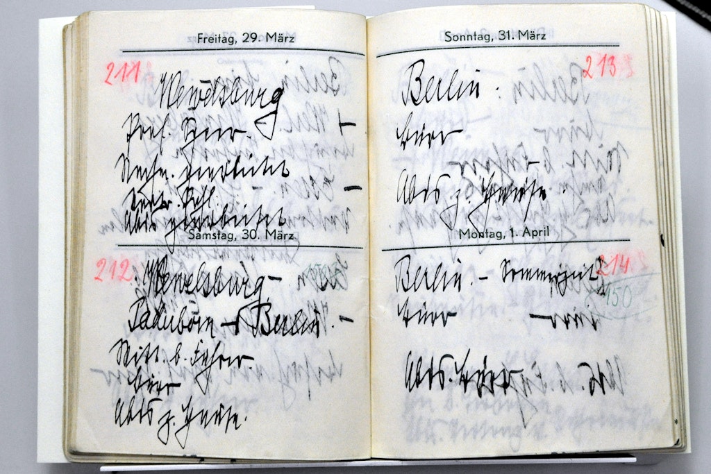 Der aufgeschlagene Dienstkalender von SS-Chef Heinrich Himmler.
