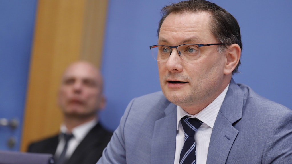 Der AfD-Vorsitzende Tino Chrupalla wurde bei einem Autounfall verletzt. 