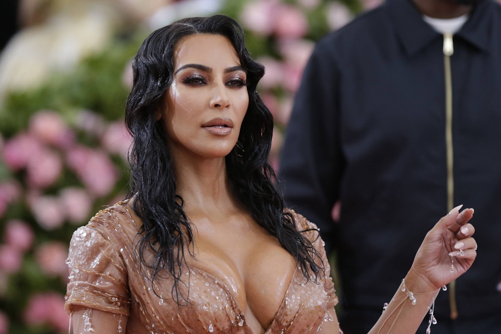 Kim Kardashian verkauft sehr erfolgreich Kosmetika aller Art.