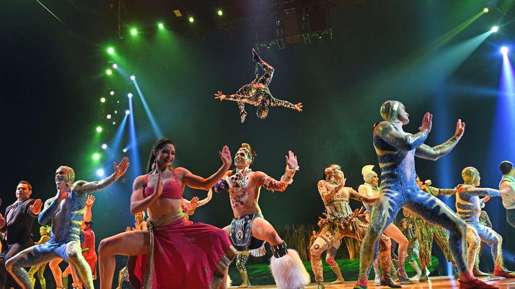 Ein Bild vom Februar 2020 aus München: Die Artisten des Cirque du Soleil stehen nach ihrer Show „Totem“ auf der Bühne. 