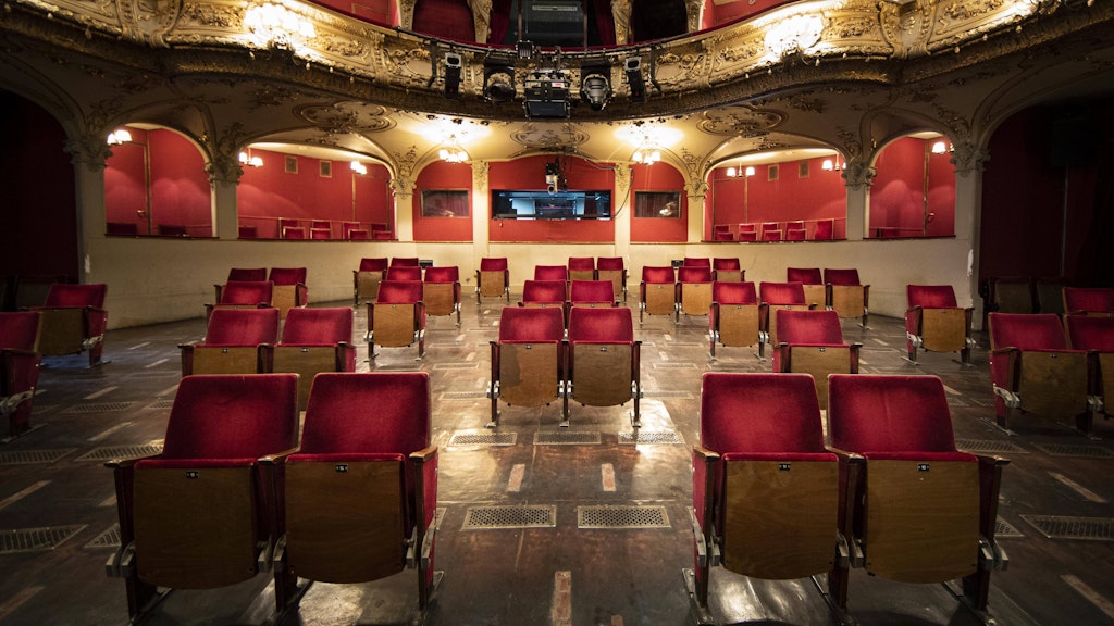 Umgebaute Sitzreihen zur Einhaltung der Abstandsregeln im Berliner Ensemble.