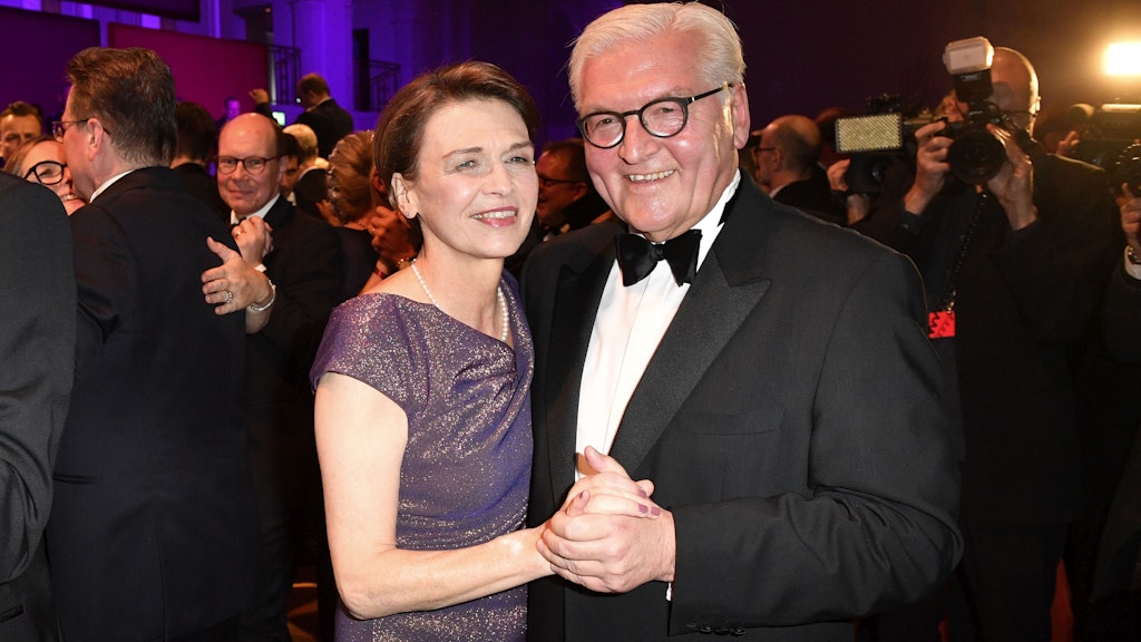 Frank-Walter Steinmeier mit Ehefrau Elke Büdenbender beim Bundespresseball 2019.