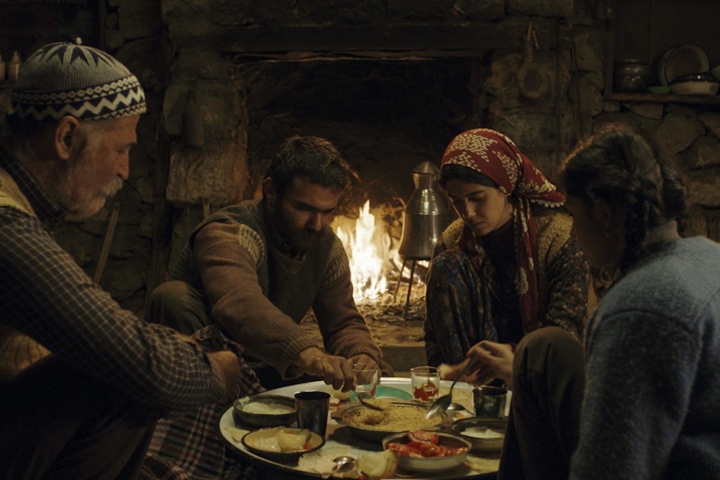 Filmszene aus "Eine Geschichte von drei Schwestern".