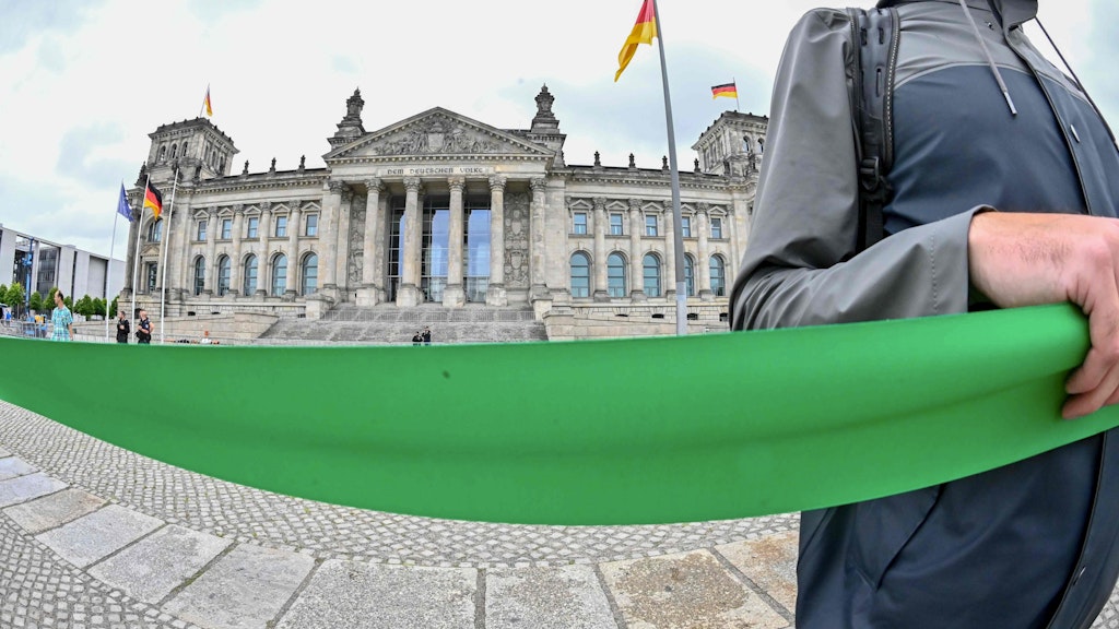 Hier in den Reichstag könnten nach der nächsten Bundestagswahl noch mehr Abgeordnete einziehen.