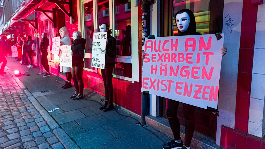 Prostituierte demonstrieren auf der Reeperbahn.