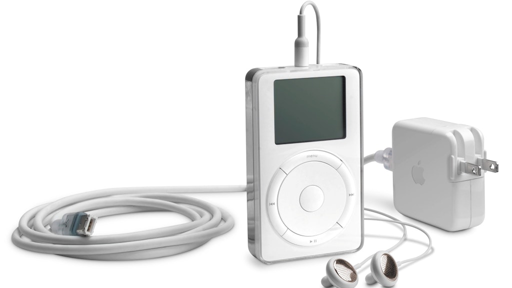 Der erste iPod wurde 2001 vorgestellt. Er enthielt eine 5-Gigabyte-Festplatte und konnte dank MP3-Komprimierung rund 1000 Musikstücke speichern.