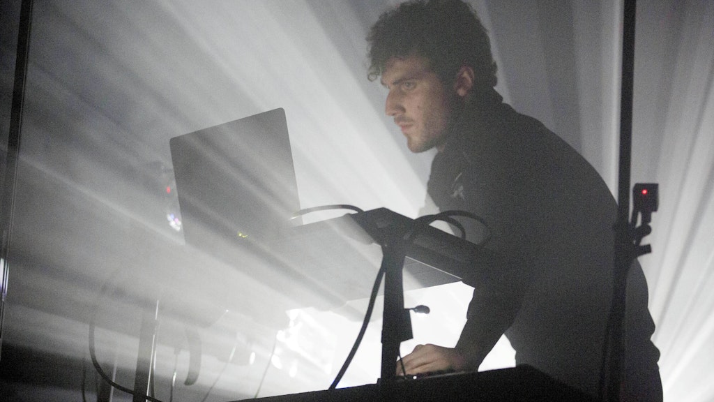Nicolas Jaar live (Symbolbild).