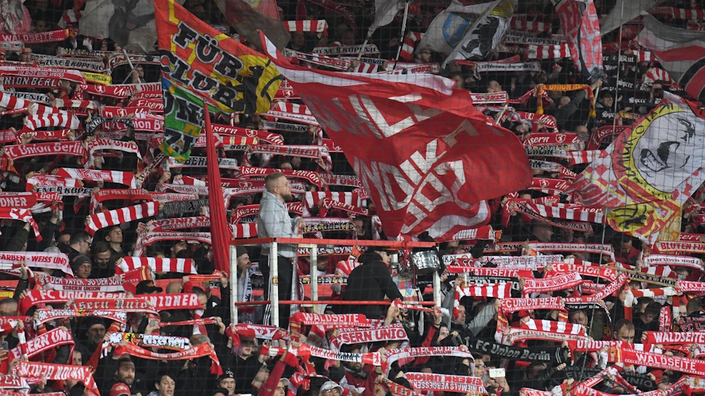 Fans des 1. FC Union bei einem Spiel gegen TSG 1899 Hoffenheim.