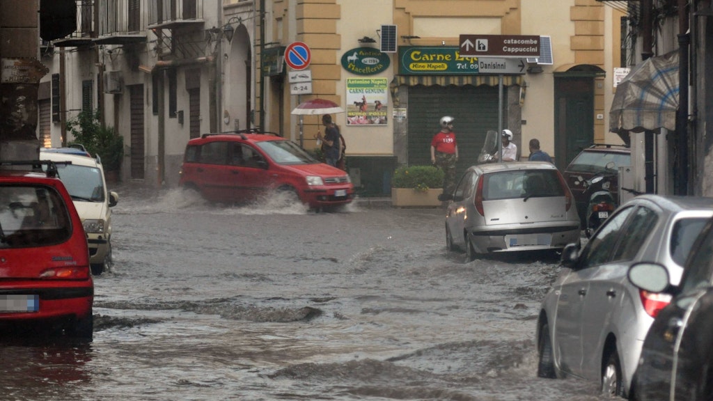Das Unwetter verwandelte Palermos Straßen in Flüsse.