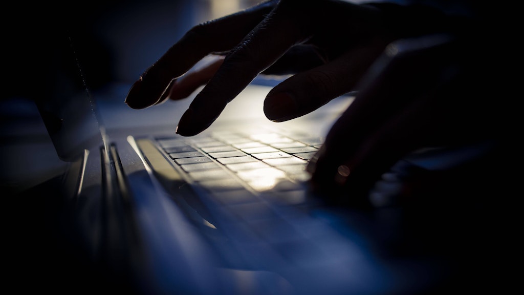 Hacker sollen im Auftrag Moskaus versuchen, an Informationen zu Corona-Impfstoffen zu kommen.