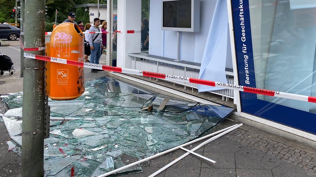 Sturmschaden an einer Bankfiliale in Gesundbrunnen.