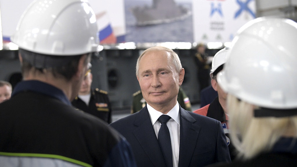 Wladimir Putin (M.), Präsident von Russland.