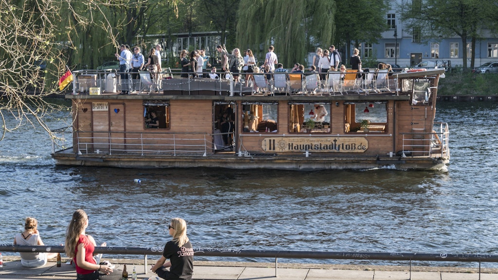 The decision about how many people will get to come to your next party (outdoors, of course) could stay local if a leading politician gets his way.