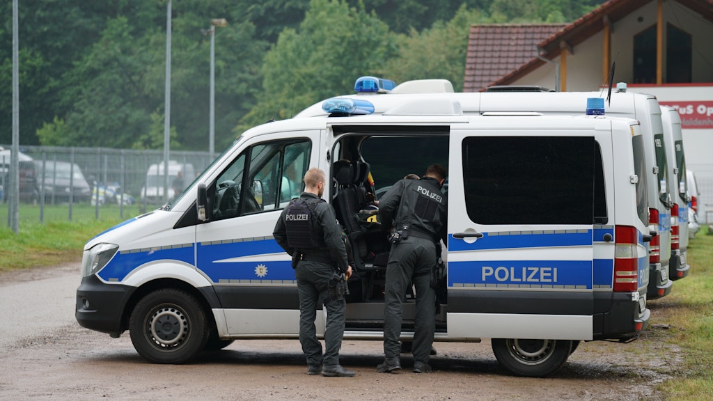 Die Polizei kurz vor der Festnahme von Yves R. in Oppenau.