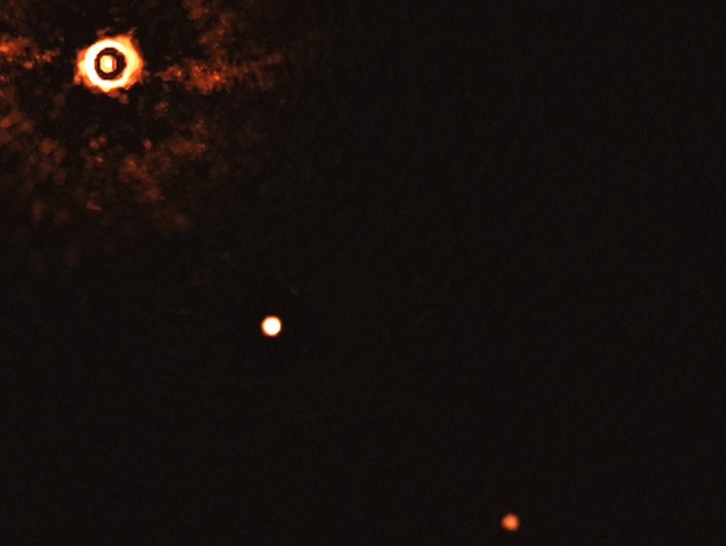 Astronomen ist erstmals ein Bild von zwei jungen Planeten an einem sonnenähnlichen Stern gelungen.