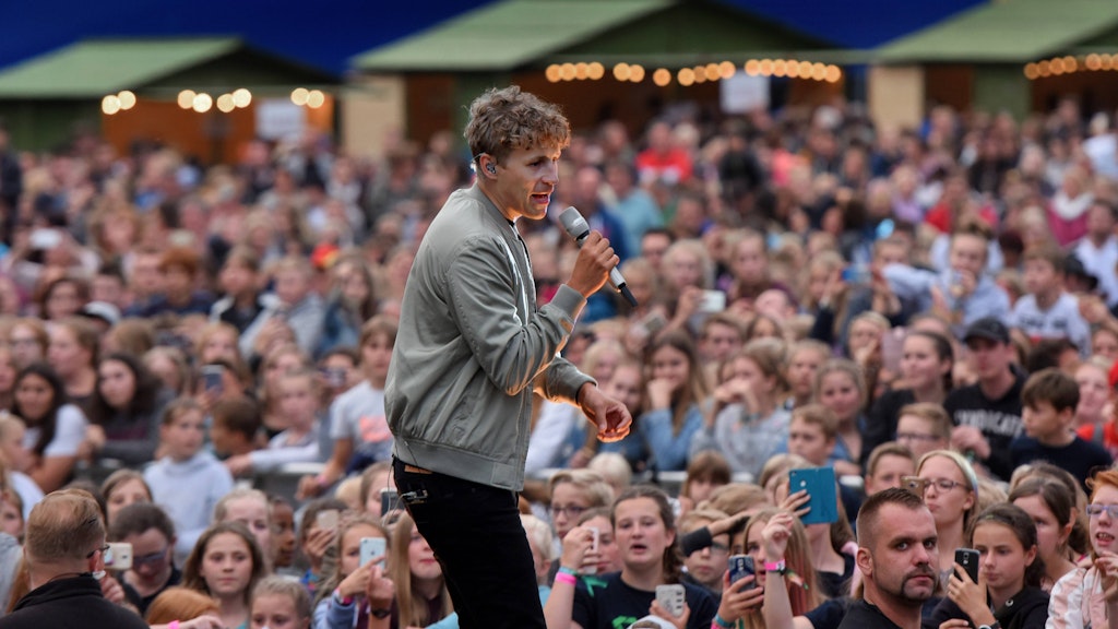 Beim Tim-Bendzko-Konzert am 22. August sollen 4000 Zuschauer feiern. Im Unterschied zu diesem Konzert beim „Moyland Courage Music Festival“ im Jahr 2018 werden die Besucher aber alle mit FFP2-Masken ausgerüstet.
