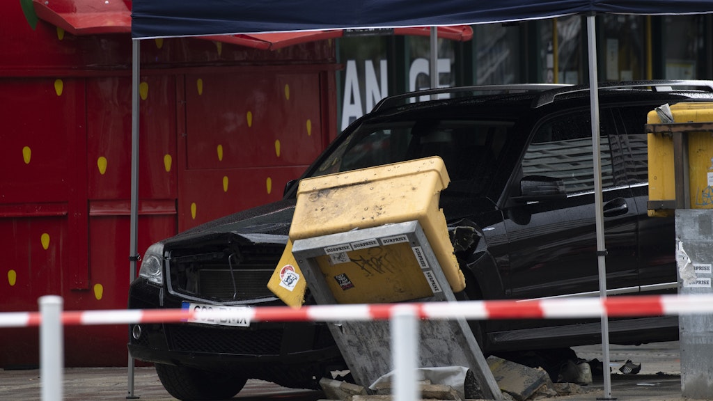 Der Unfallwagen am Hardenbergplatz.