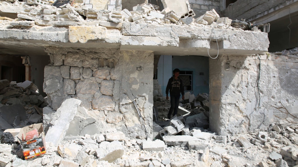 Eine Ruine in der syrischen Stadt Atarib bei Allepo (Archiv). 
