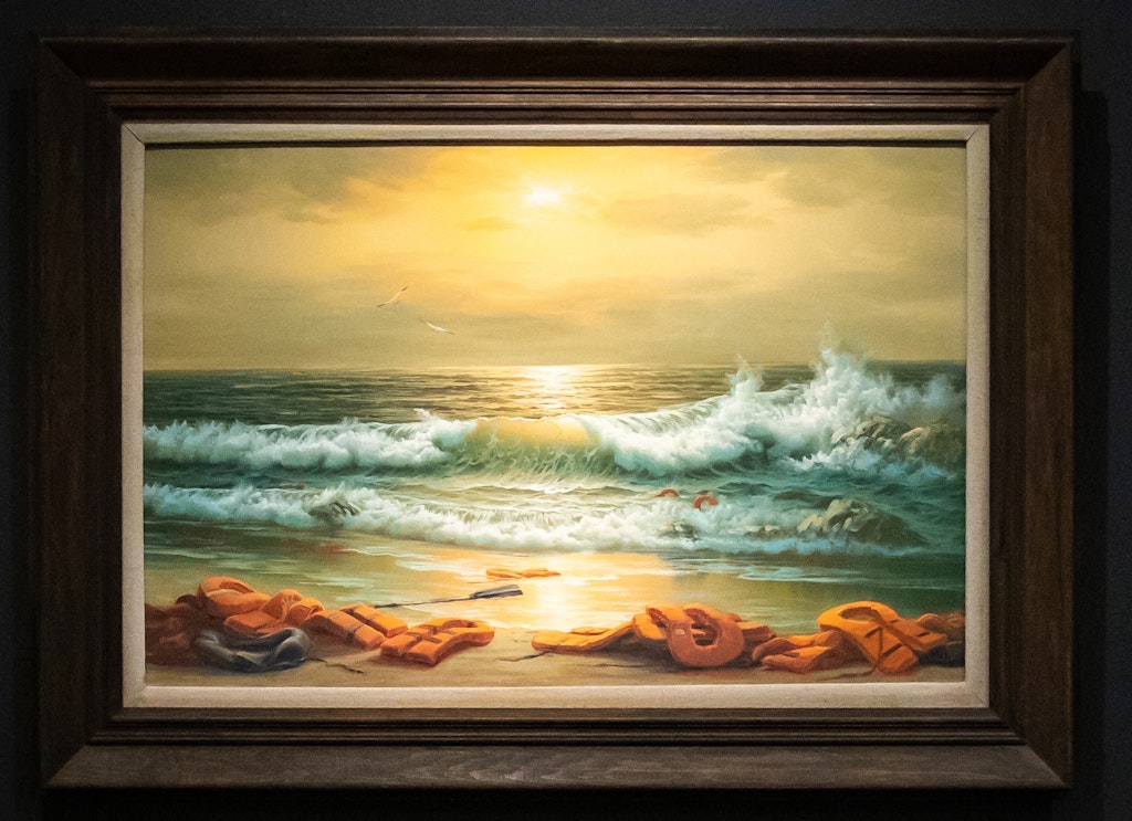 Leere Rettungswesten klagen an: ein Teil des versteigerten Triptychons des britischen Künstlers Banksy.