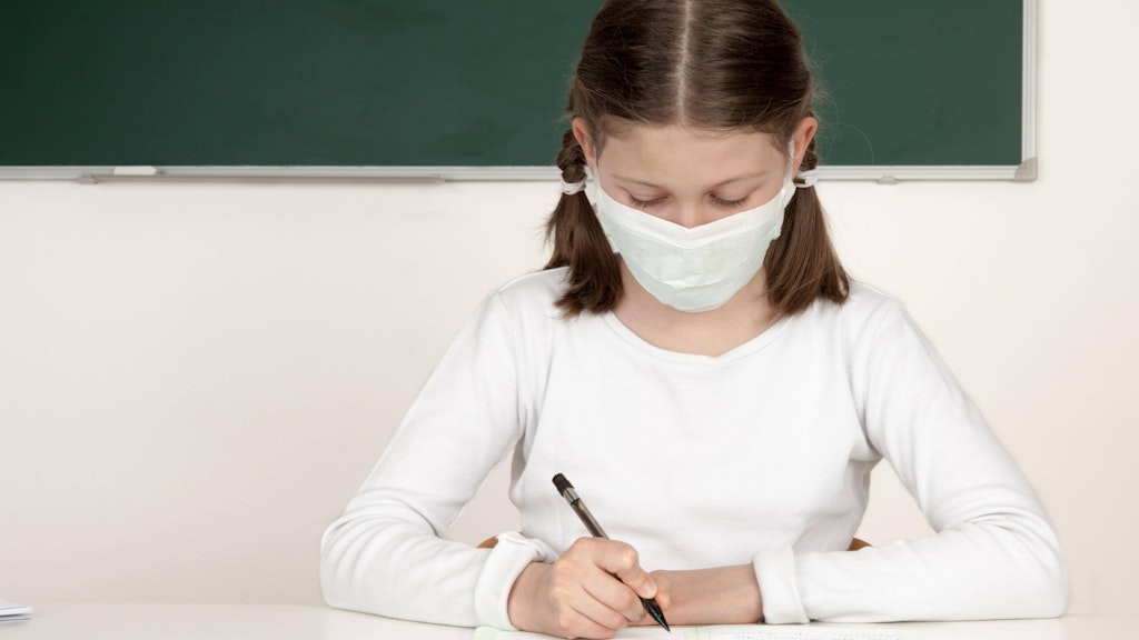 Die Maskenpflicht soll nach Ferienende ab 10. August für Schüler, Lehrer und andere Beschäftigte in Schulgebäuden gelten.
