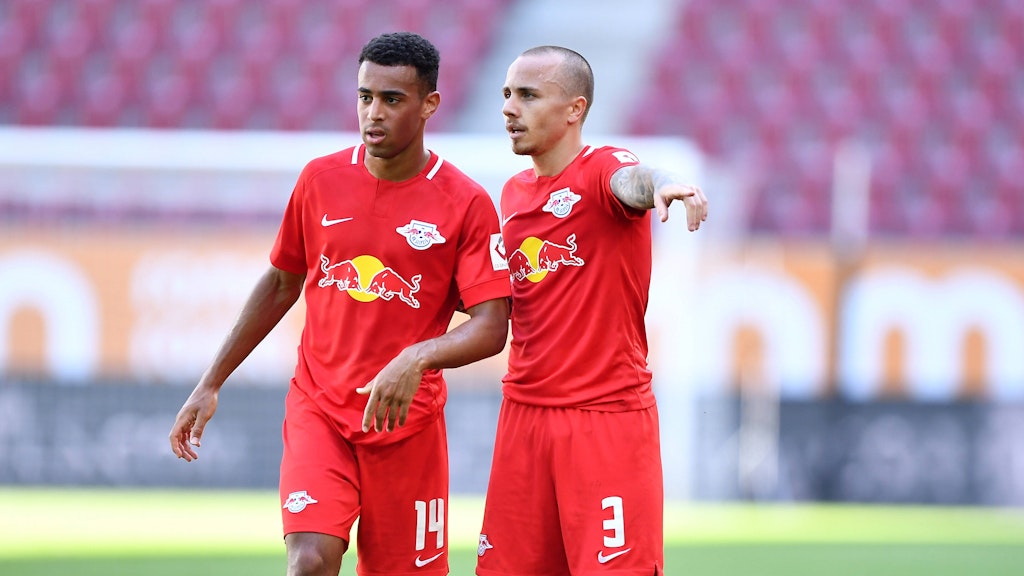 Szene aus der Partie FC Augsburg - RB Leipzig (Archiv)