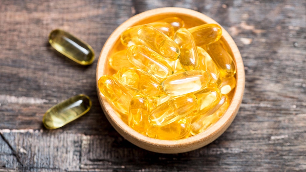 Kapseln mit Fischöl, das viel Vitamin-D enthält.