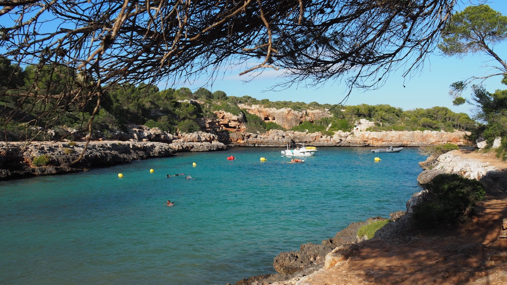 Kaum was los in der Bucht von Cala Sa Nau – so kennt man Mallorca eher nicht.