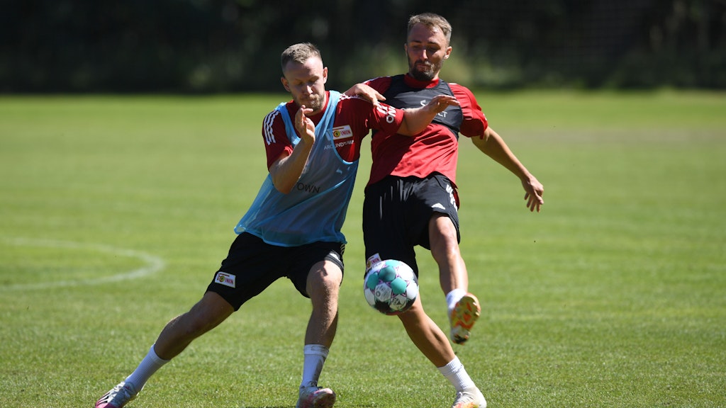 Neuzugang Cedric Teuchert im Duell mit Florian Hübner.