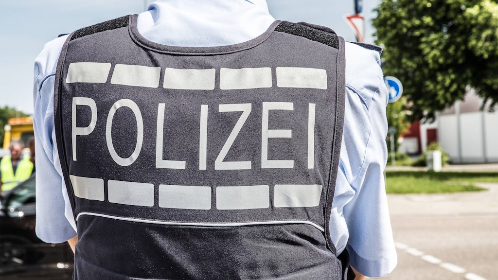 Die Polizei hat einen Tatverdächtigen in Passau festgenommen, der zuvor eine Frau in einem Nachtzug vergewaltigt haben soll. 