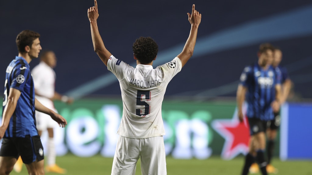 Marquinhos, Torschütze zum 1:1, bejubelt den Erfolg seiner Mannschaft.