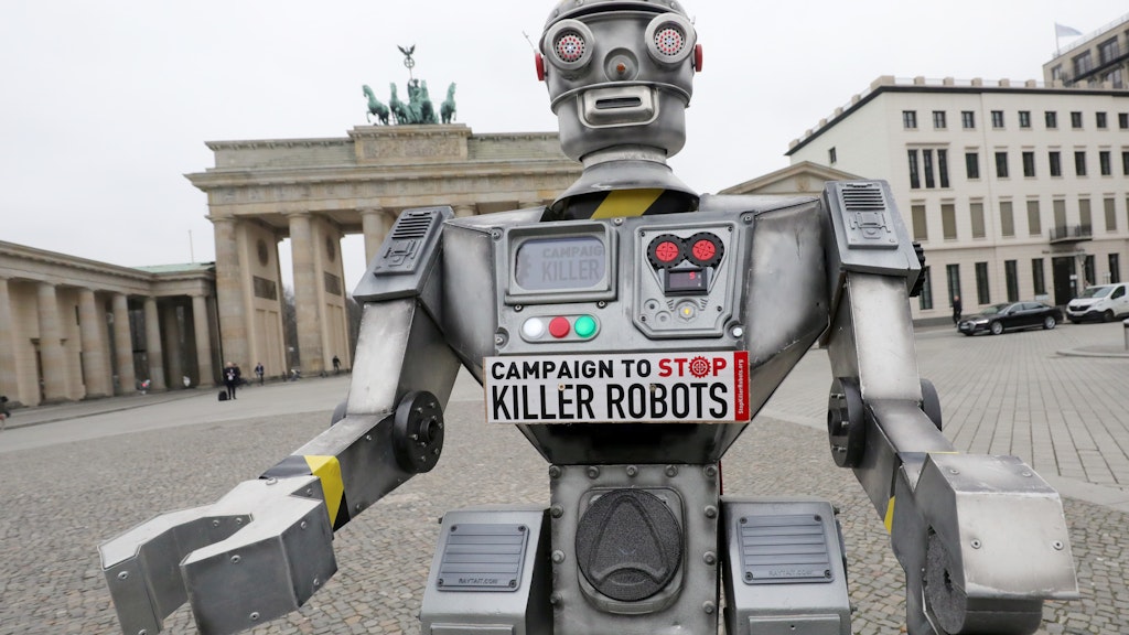 Die Roboterfigur wurde im vergangenen Jahr in Berlin präsentiert, die Organisation „Facing Finance“ setzte sie in ihrer Kampagne zum Verbot von Killer-Robotern ein. 