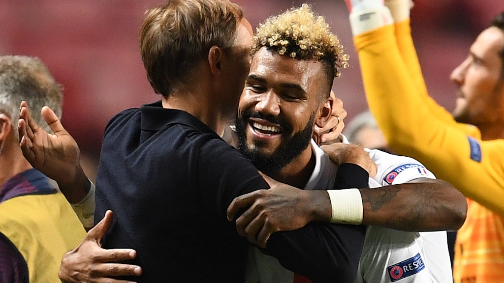 Erster Gratulant: Trainer Thomas Tuchel herzt Eric Maxim Choupo-Moting nach dem 2:1-Sieg von Paris St. Germain gegen Bergamo. 