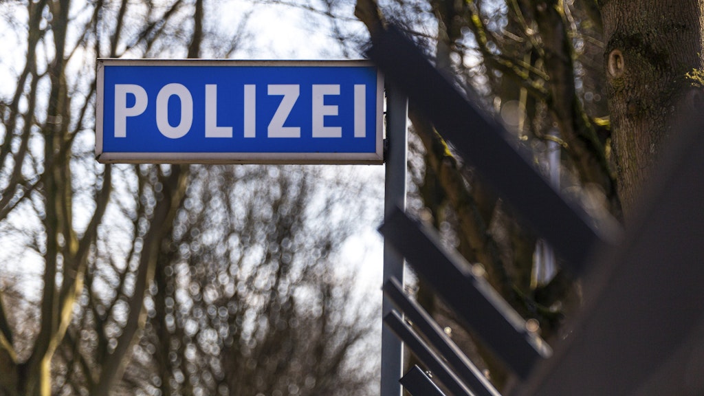 Vor dem Amtsgericht Tiergarten in Berlin läuft ein Verfahren gegen einen Polizisten (Symbolbild).