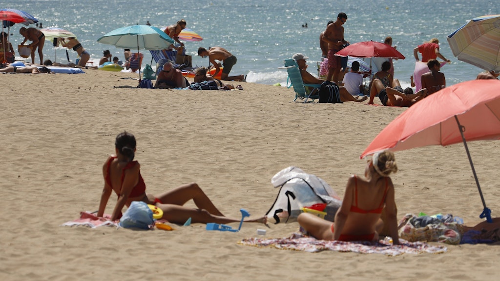 Strand von Arenal auf Mallorca. Angesichts erhöhter Ansteckungsgefahren hat die Bundesregierung fast ganz Spanien einschließlich Mallorca als Risikogebiet eingestuft.
