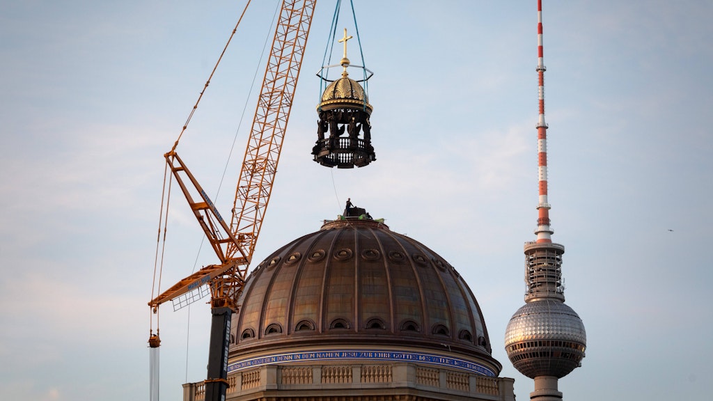 From a <em>Lampenladen</em> to a €600m base for a golden cross. Sad emoji.