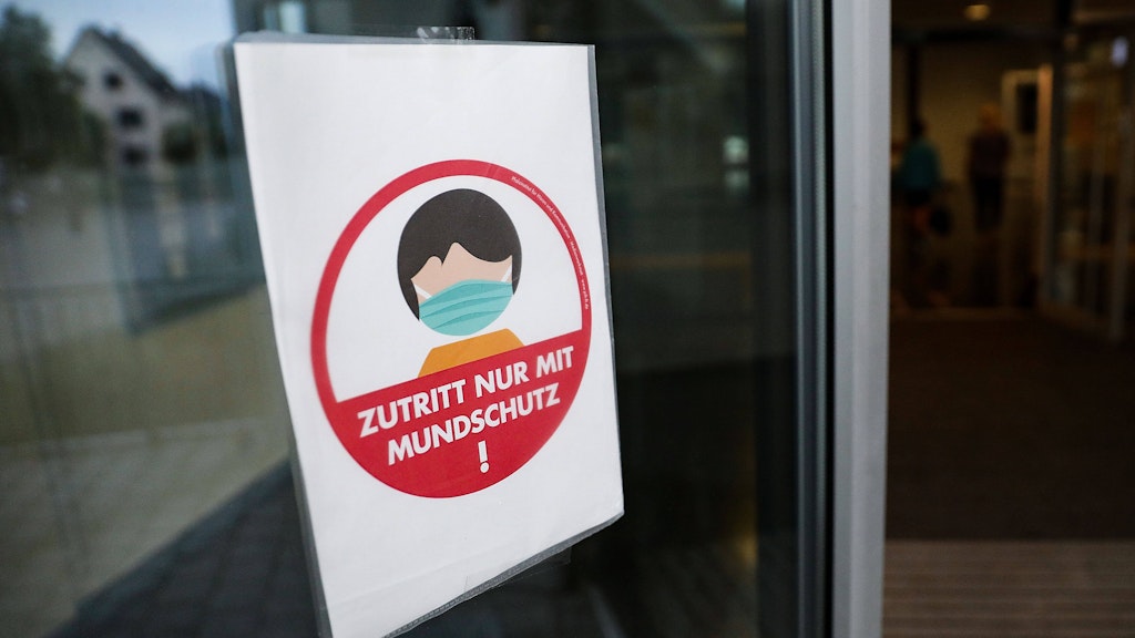 In Brandenburg müssen Schüler und Lehrer in Innenräumen Mund und Nase bedecken - außer im Unterricht (Symbolbild).