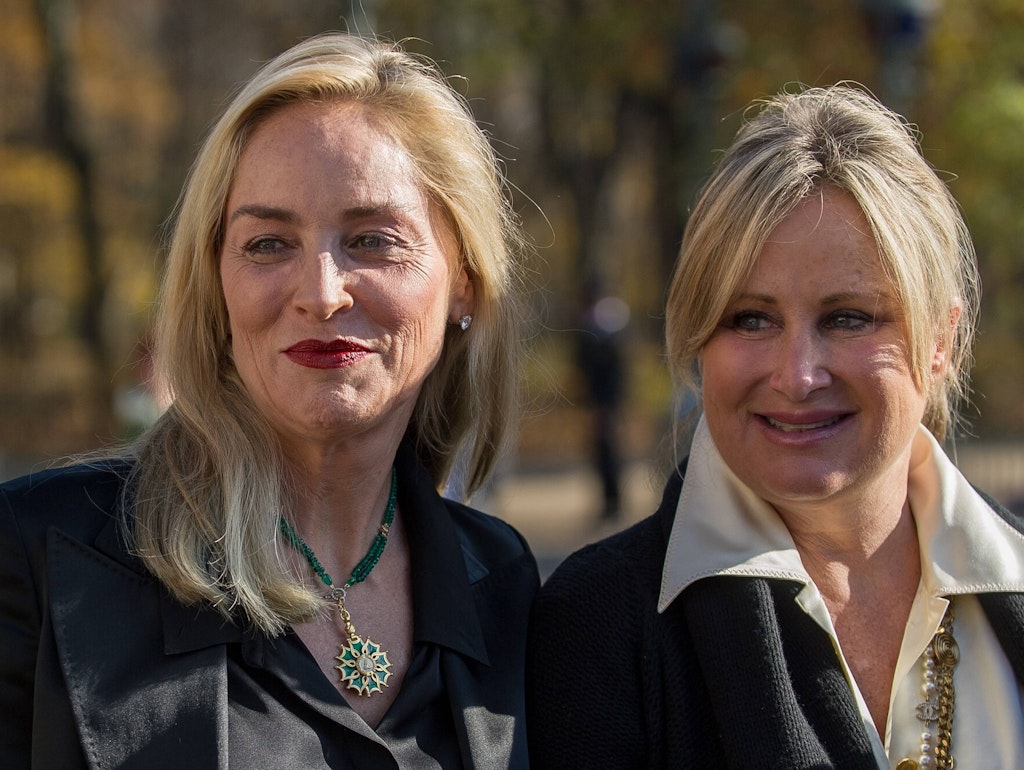 Sharon Stone (l.) und ihre jüngere Schwester Kelly Stone.