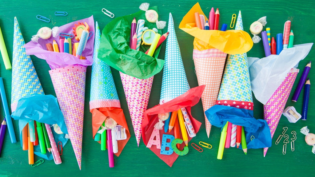 Sehen hübsch aus, die Schultüten. Danach folgen meist anstrengende Jahre für die Kinder. 