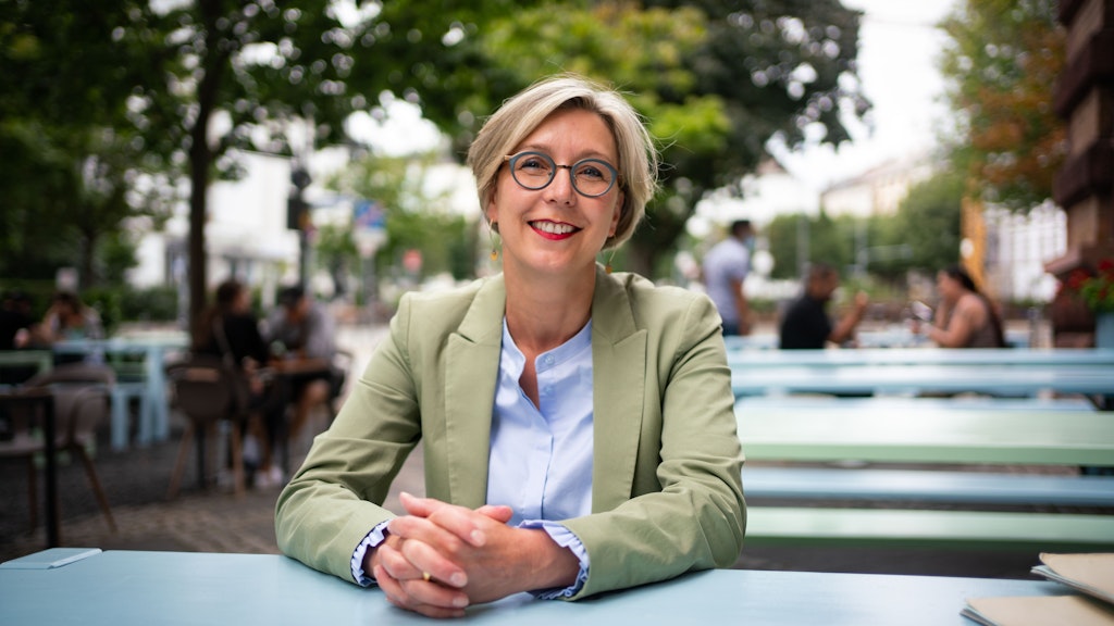 Susanne Panter nennt sich Herkunftsberaterin und Menschenaufspürerin. 