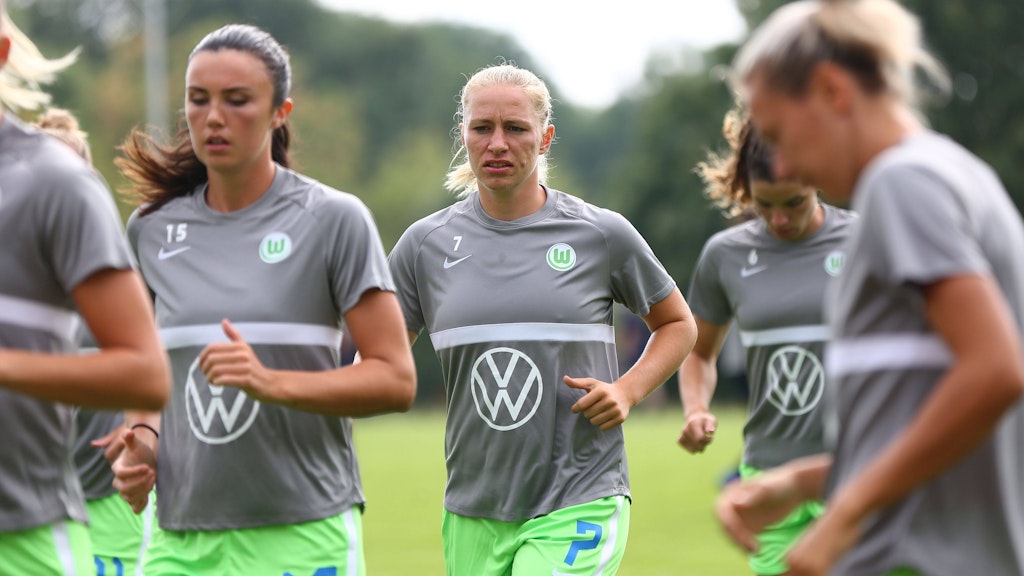 Die Zeit der Vorbereitung ist für die Spielerinnen des VfL Wolfsburg am Freitagabend vorbei.