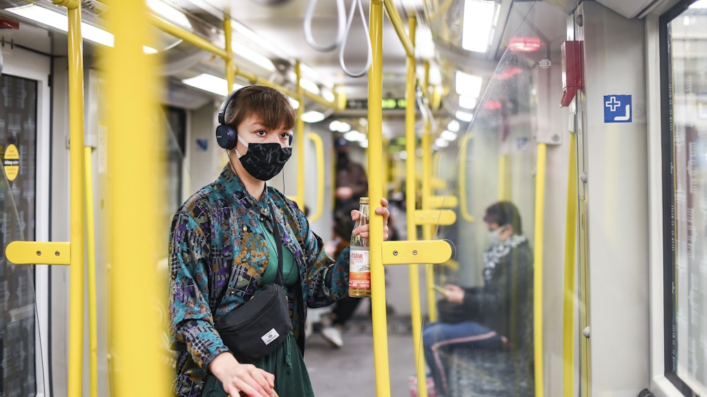Eine Luftfeuchtigkeit von mindestens 40 Prozent im Nahverkehr würde laut den Forschern die Auswirkungen von Covid-19 reduzieren.