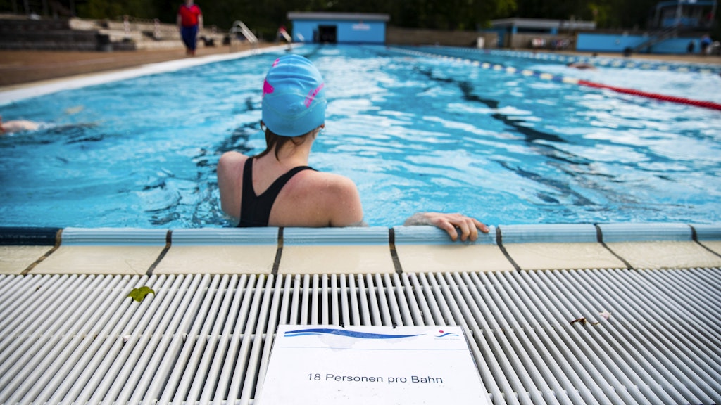 Leerer als sonst, aber irgendwie nicht schöner – der Besuch im Freibad ist seit Corona nicht mehr dasselbe.