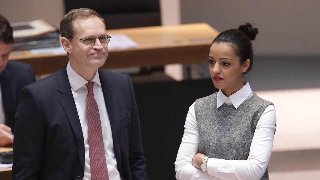 Berlins Regierender Bürgermeister Michael Müller (SPD) und Staatssekretärin Sawsan Chebli im Abgeordnetenhaus (Archiv). 